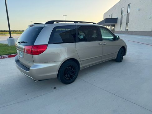 Used 2009 Toyota Sienna LE FWD image 6