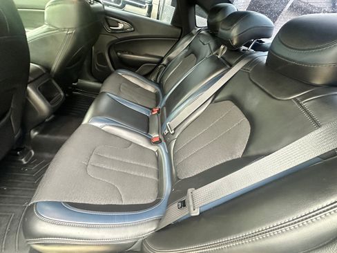 Used 2016 Chrysler 200 S w/ Navigation & Sound Group I image 21