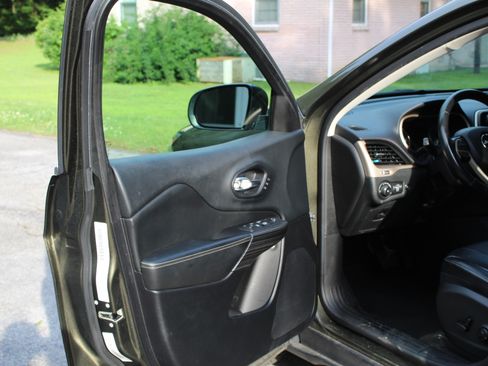 Used 2014 Jeep Cherokee Limited w/ Luxury Group image 11