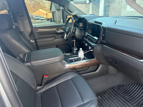 Used 2025 GMC Sierra 1500 Elevation w/ Preferred Package AWD/4WD image 8
