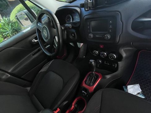 Used 2017 Jeep Renegade Trailhawk image 10