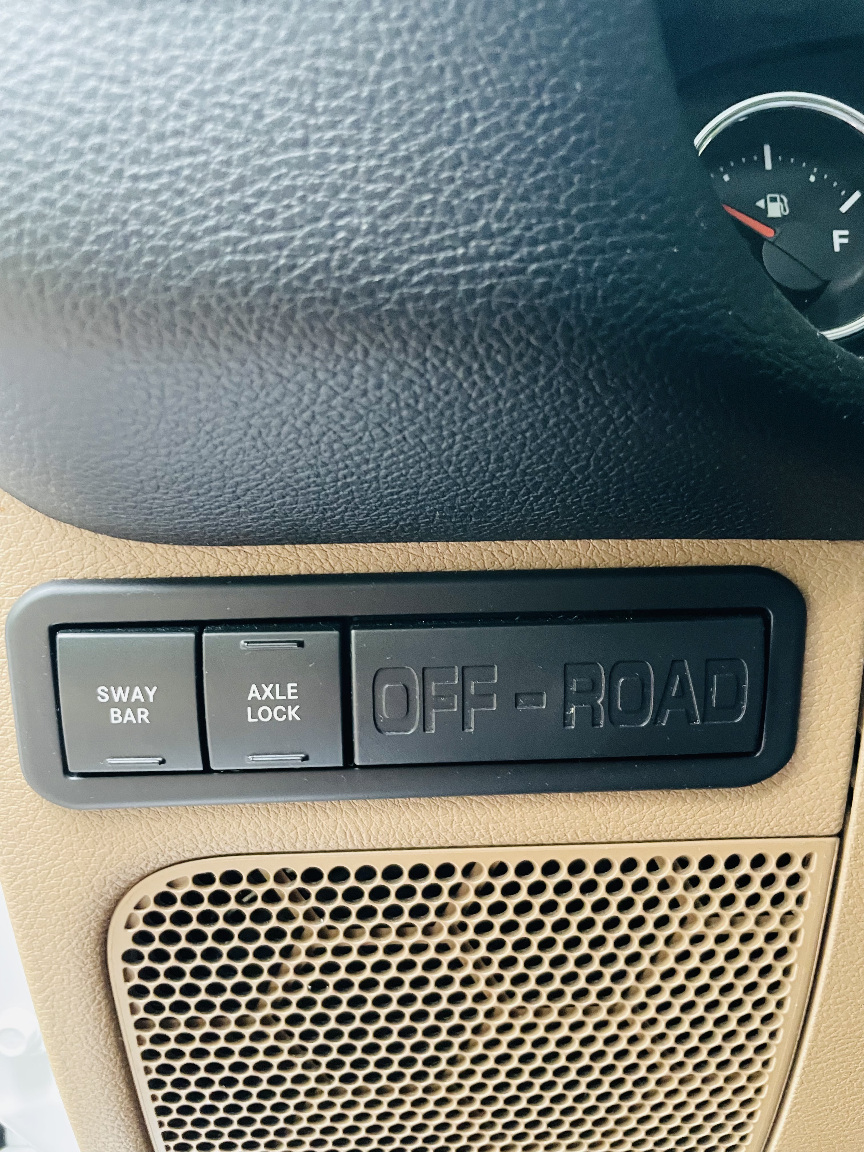 Used 2014 Jeep Wrangler Unlimited Rubicon w/ Connectivity Group AWD/4WD image 15