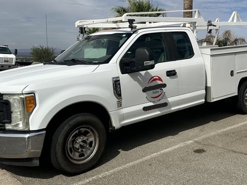 Used 2017 Ford F350 Lariat RWD image 2