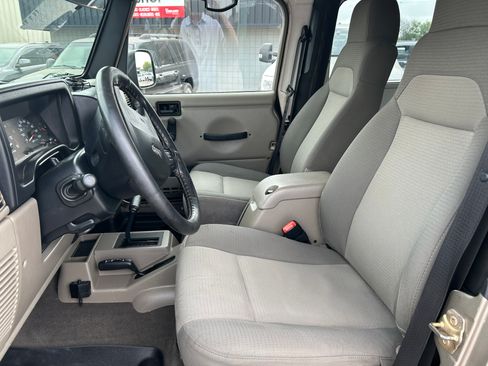 Used 2005 Jeep Wrangler Unlimited Rubicon w/ Sahara Edition Group image 22