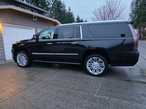 Used 2020 Cadillac Escalade ESV Platinum image 13