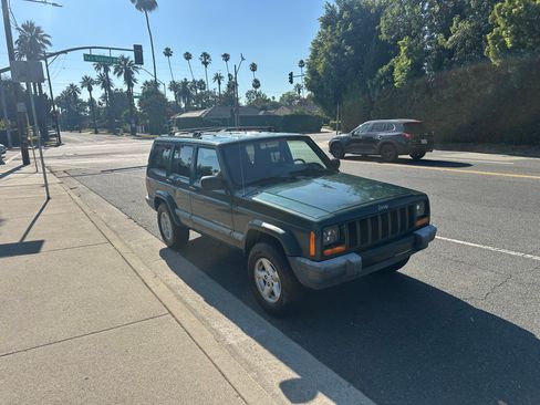 Used 1999 Jeep Cherokee Sport image 4