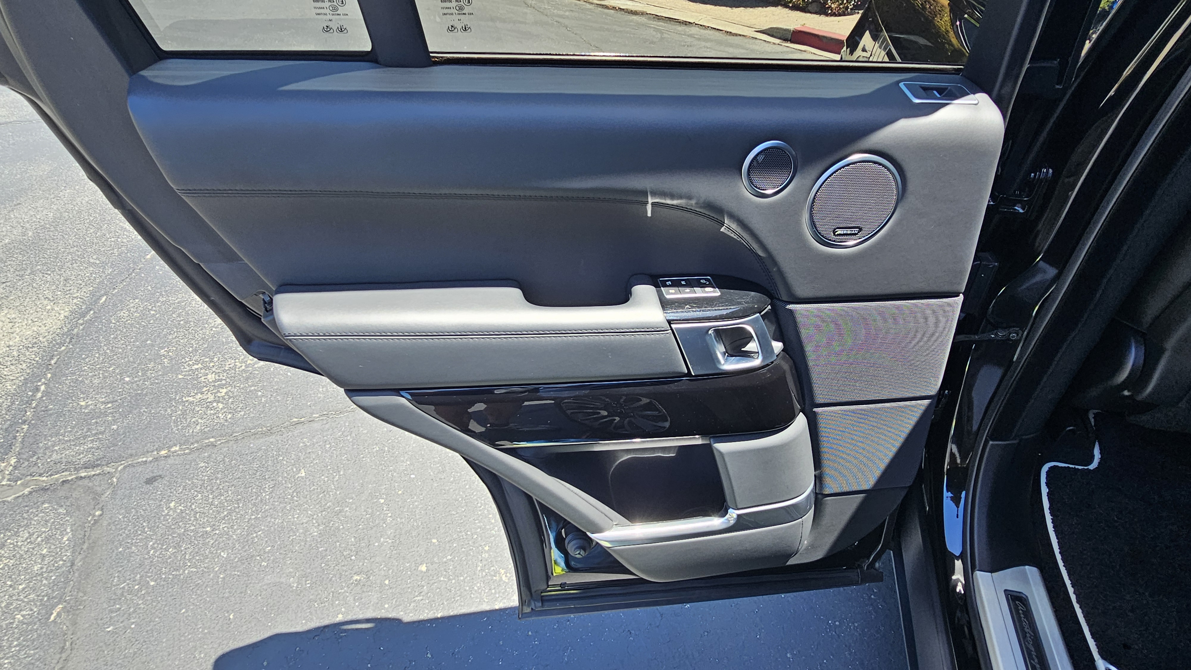 Used 2015 Land Rover Range Rover Autobiography AWD/4WD image 13
