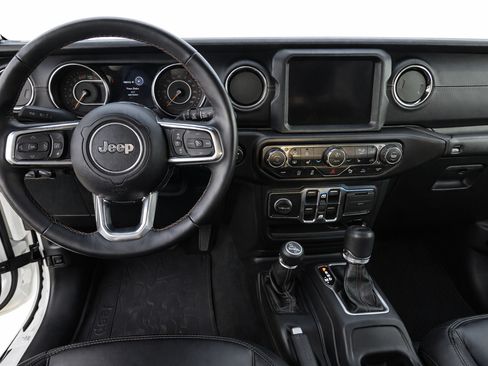 Used 2022 Jeep Wrangler Unlimited Sahara image 13