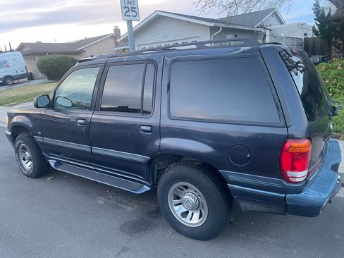 Used 1999 Mercury Mountaineer AWD V8 image 1