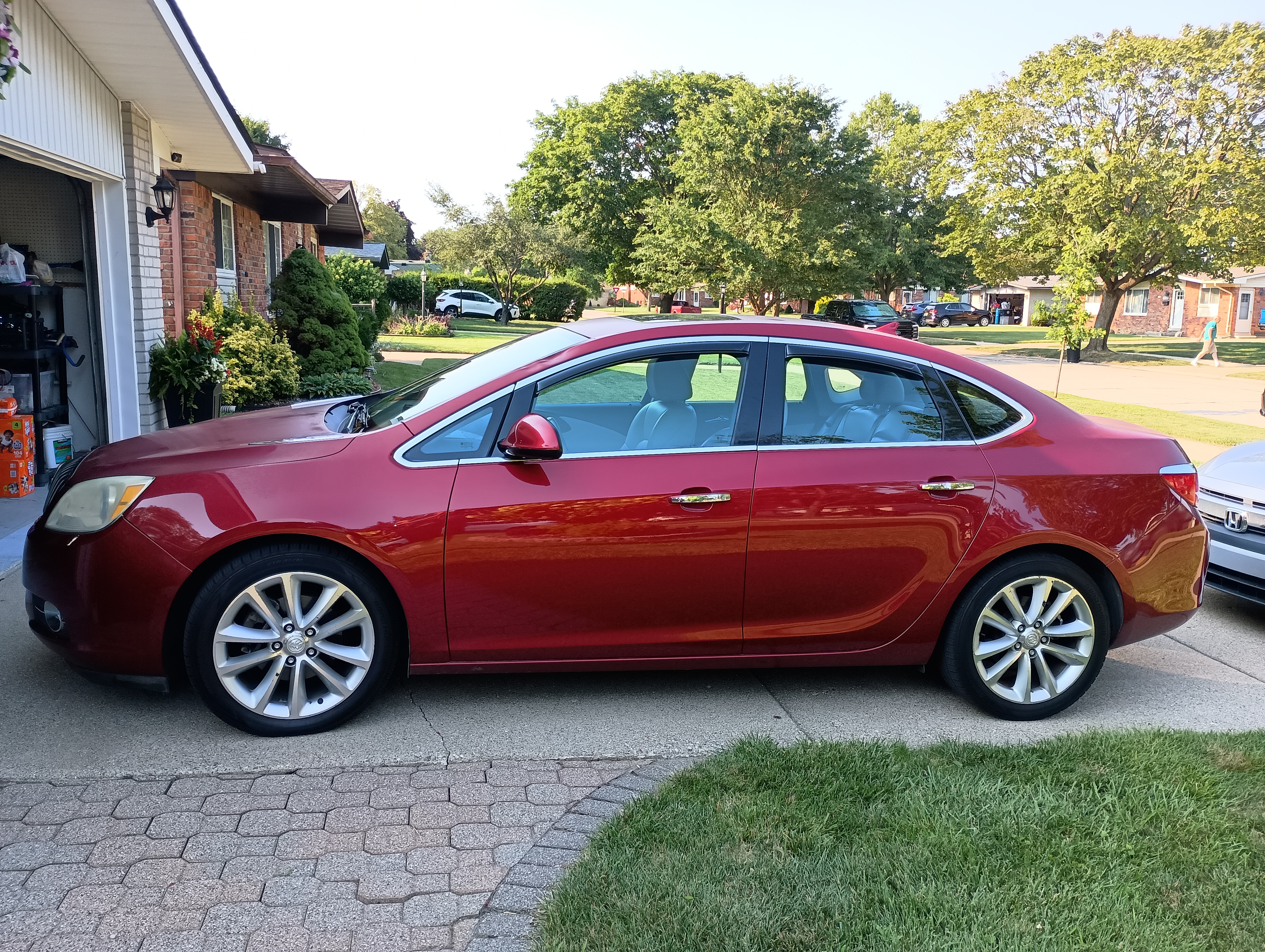 Used 2014 Buick Verano Leather FWD image 2