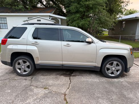 Used 2013 GMC Terrain SLT image 1