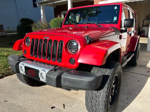 Used 2012 Jeep Wrangler Unlimited Sahara image 2