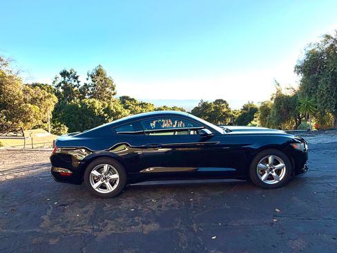 Used 2016 Ford Mustang Coupe RWD image 5