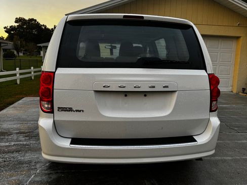 Used 2016 Dodge Grand Caravan American Value Package w/ UConnect Hands-Free Group image 2