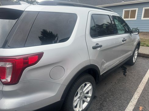 Used 2016 Ford Explorer 4WD image 2
