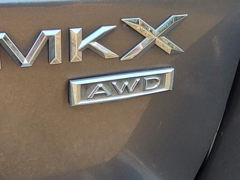 Used 2010 Lincoln MKX AWD image 6