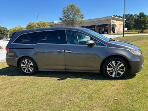 Used 2015 Honda Odyssey Touring image 1