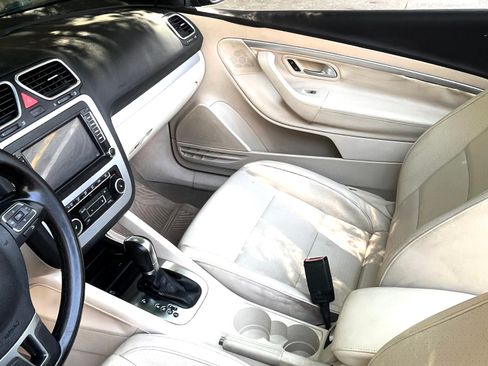 Used 2012 Volkswagen Eos Komfort FWD image 6