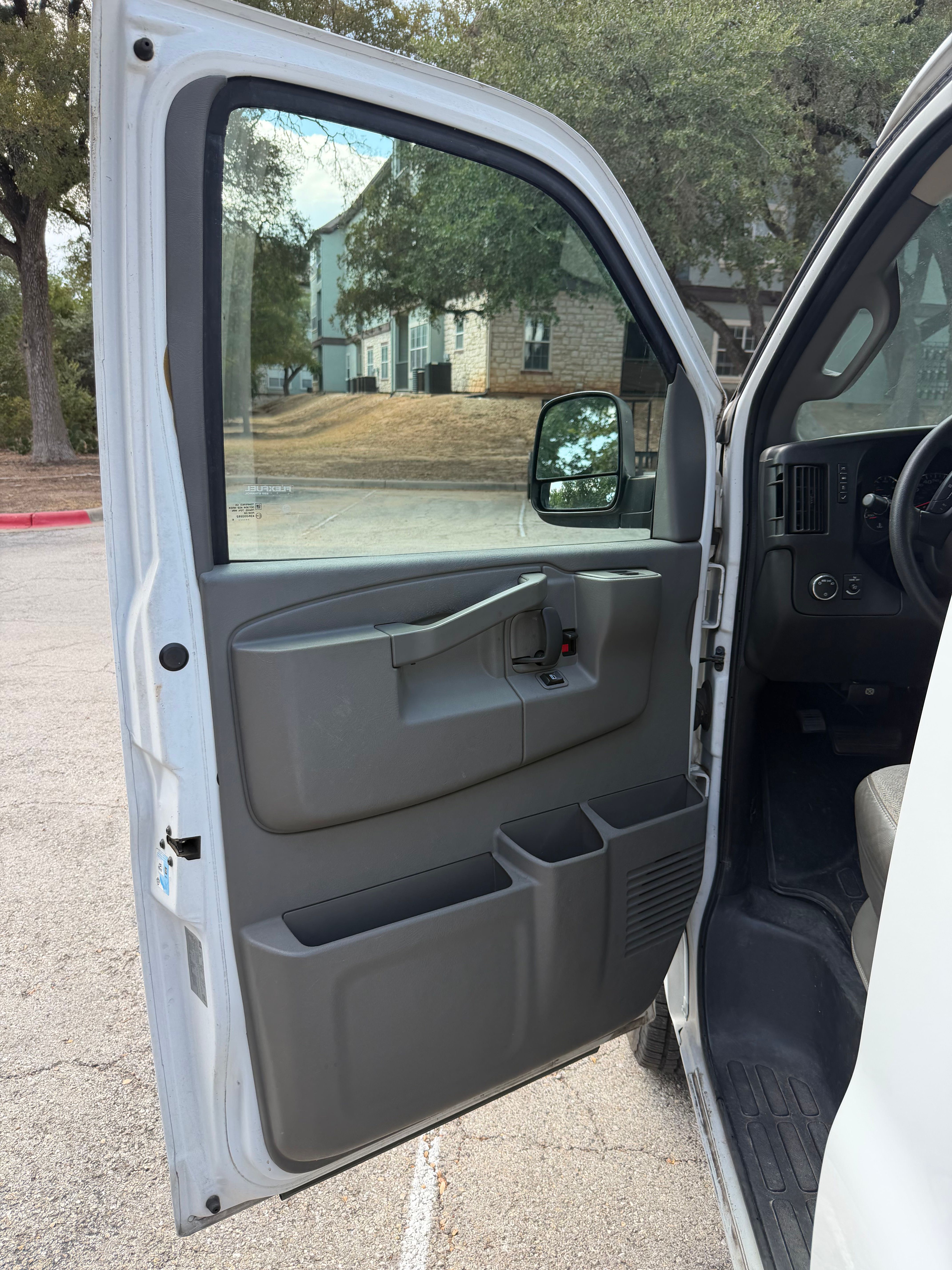Used 2016 Chevrolet Express 3500 LT w/ LT Preferred Equipment Group RWD image 17