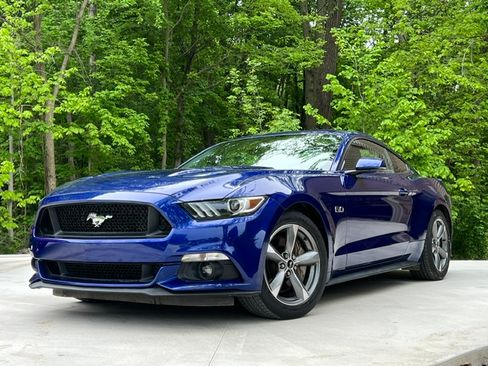 Used 2016 Ford Mustang GT Premium RWD image 1