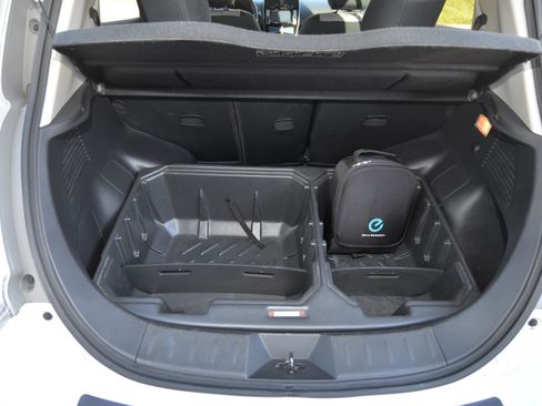 Used 2015 Nissan Leaf SV image 19