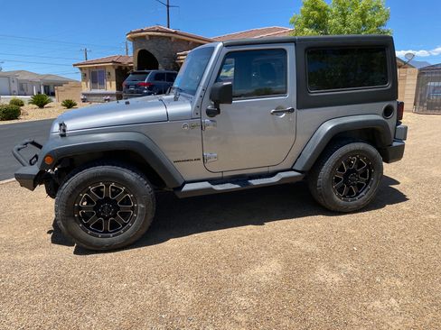 Used 2013 Jeep Wrangler Sport w/ Connectivity Group AWD/4WD image 4