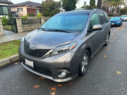 Used 2017 Toyota Sienna SE
