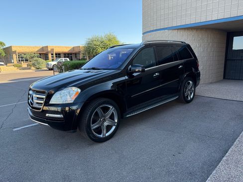 Used 2012 Mercedes-Benz GL 550 4MATIC image 10