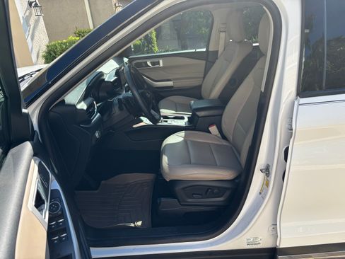 Used 2020 Ford Explorer XLT w/ Equipment Group 202A RWD image 10