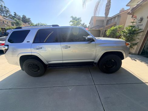 Used 2019 Toyota 4Runner SR5 AWD/4WD image 1