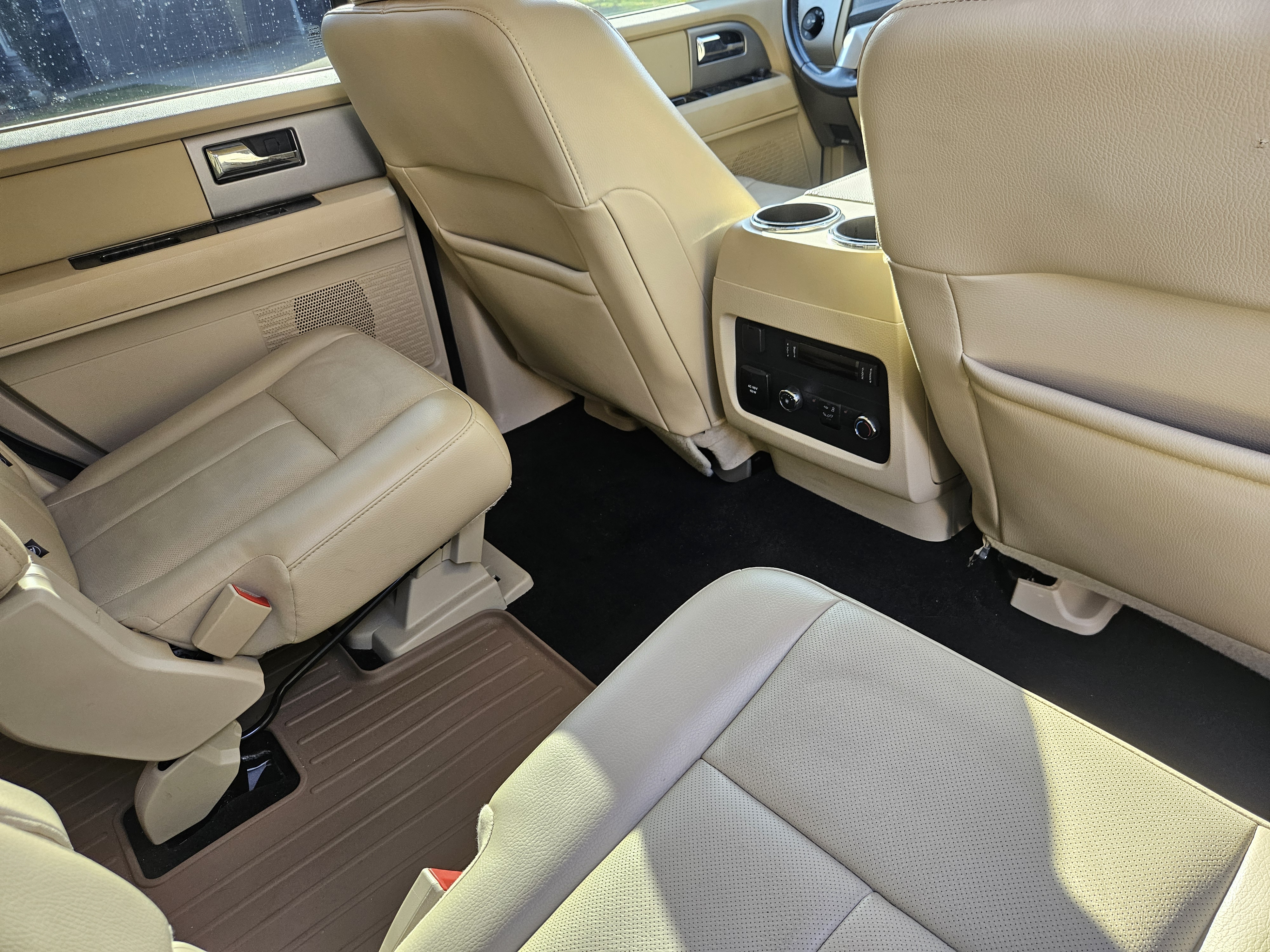 Used 2016 Ford Expedition Limited w/ Equipment Group 301A RWD image 15