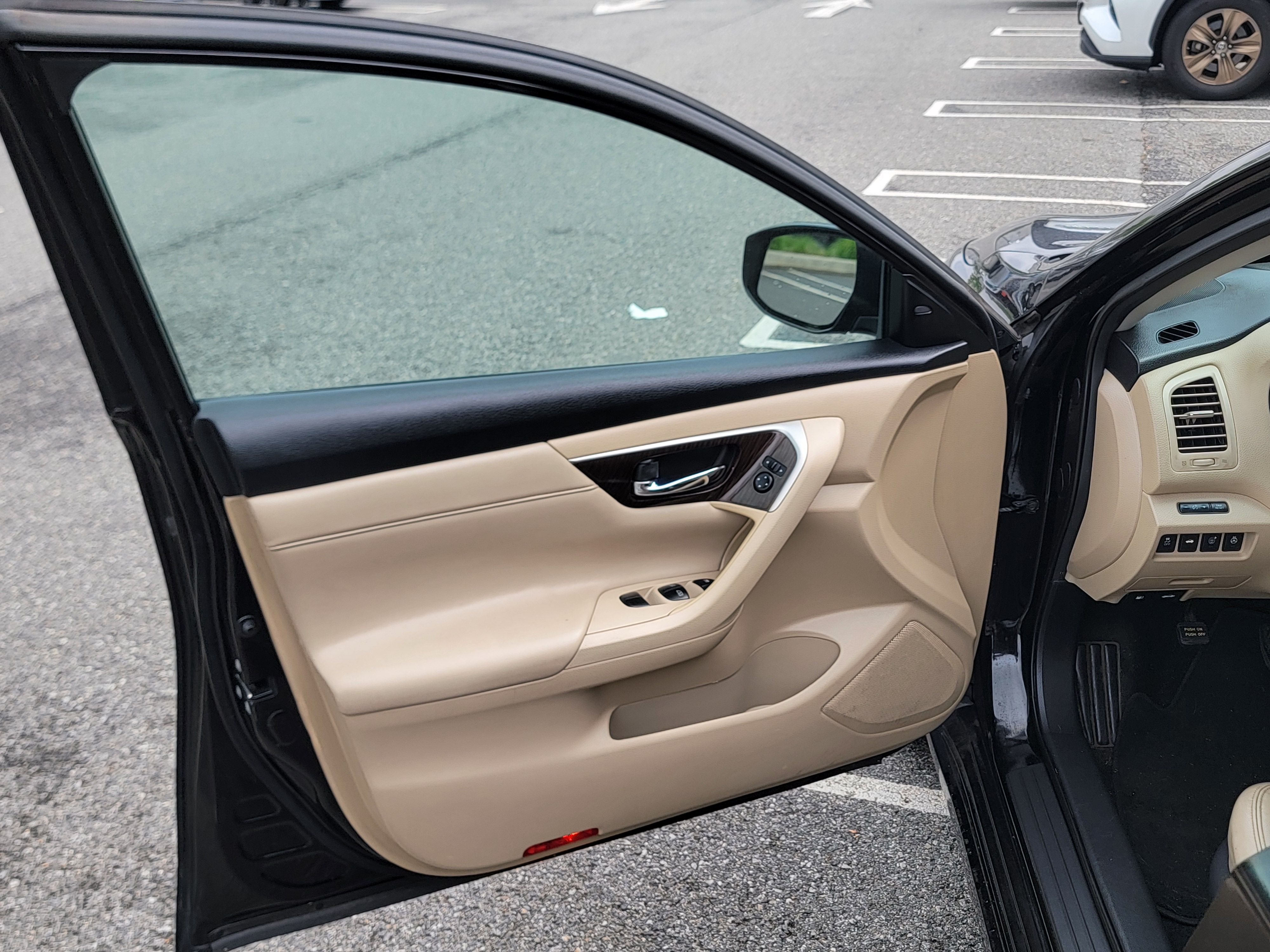 Used 2015 Nissan Altima 3.5 SL FWD image 9