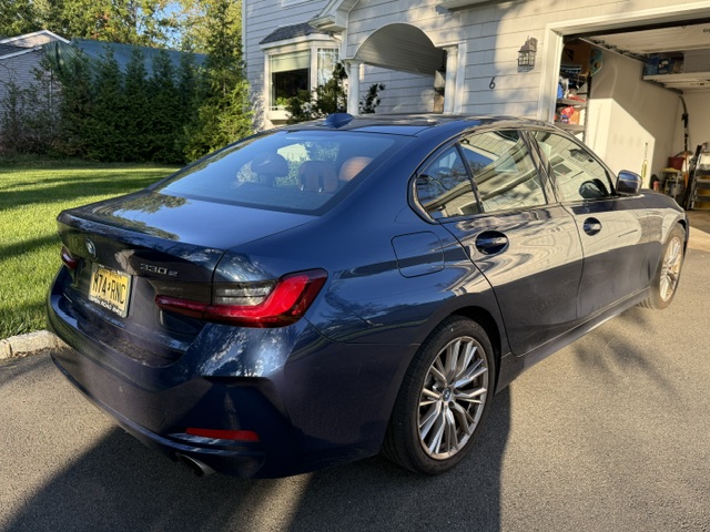 Used 2023 BMW 330e xDrive w/ Premium Package AWD/4WD image 4
