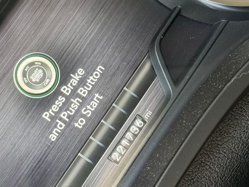 Used 2019 RAM 1500 Laramie AWD/4WD image 13