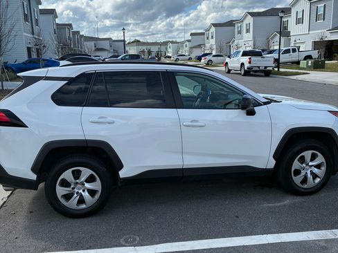 Used 2021 Toyota RAV4 LE image 6