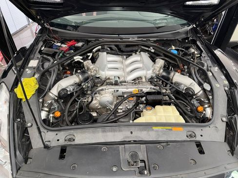 Used 2014 Nissan GT-R Black Edition image 9