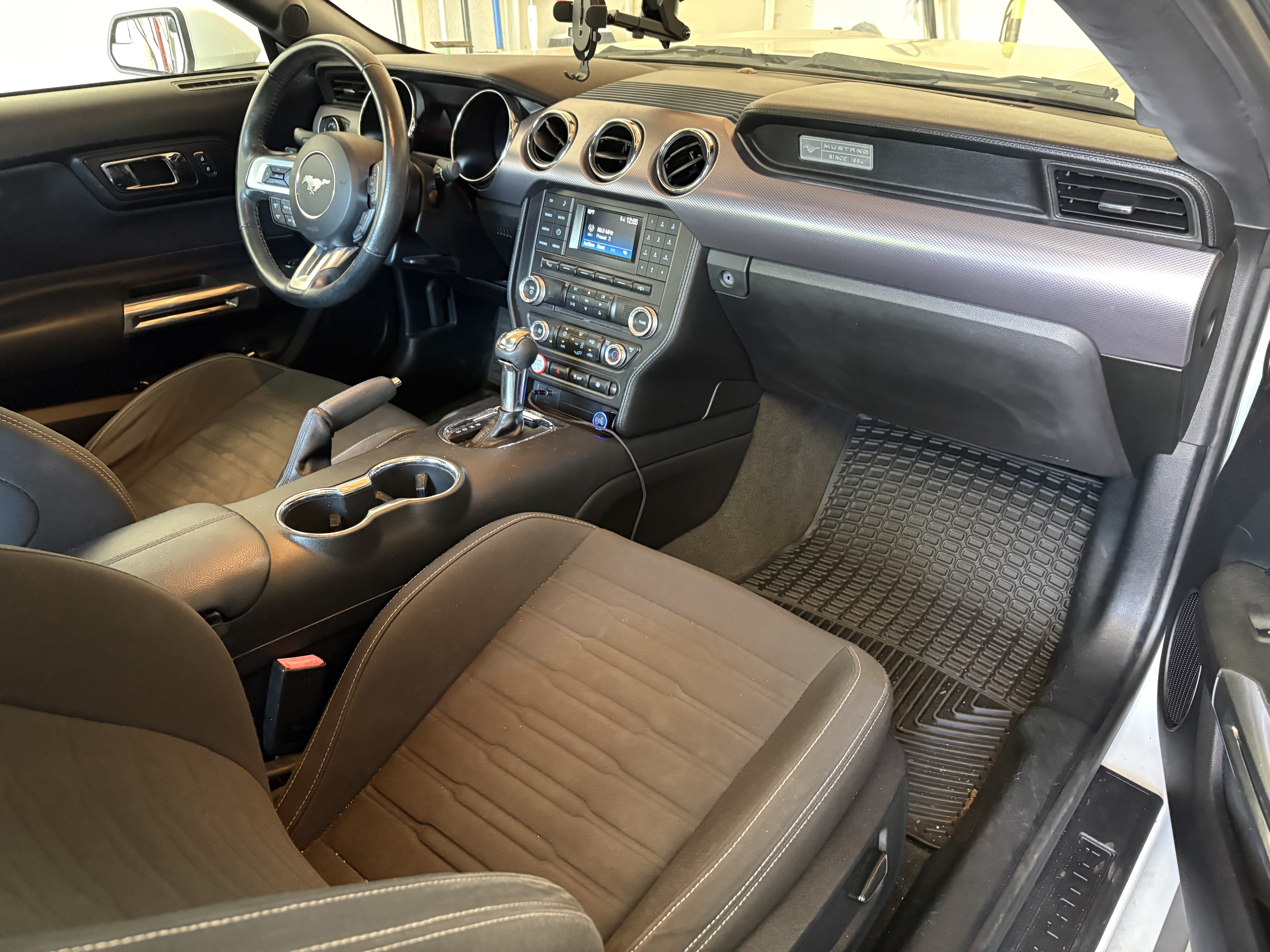 Used 2016 Ford Mustang Coupe RWD image 4