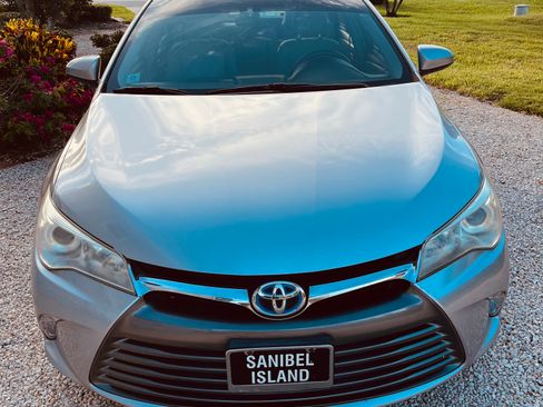 Used 2017 Toyota Camry XLE w/ Moonroof Package FWD image 1