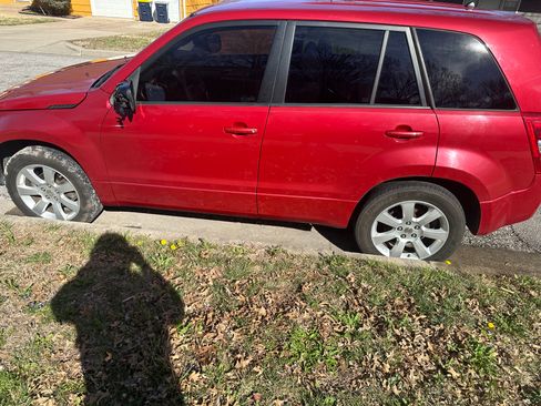 Used 2012 Suzuki Grand Vitara Premium image 2