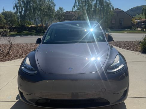 Used 2022 Tesla Model Y Long Range image 1