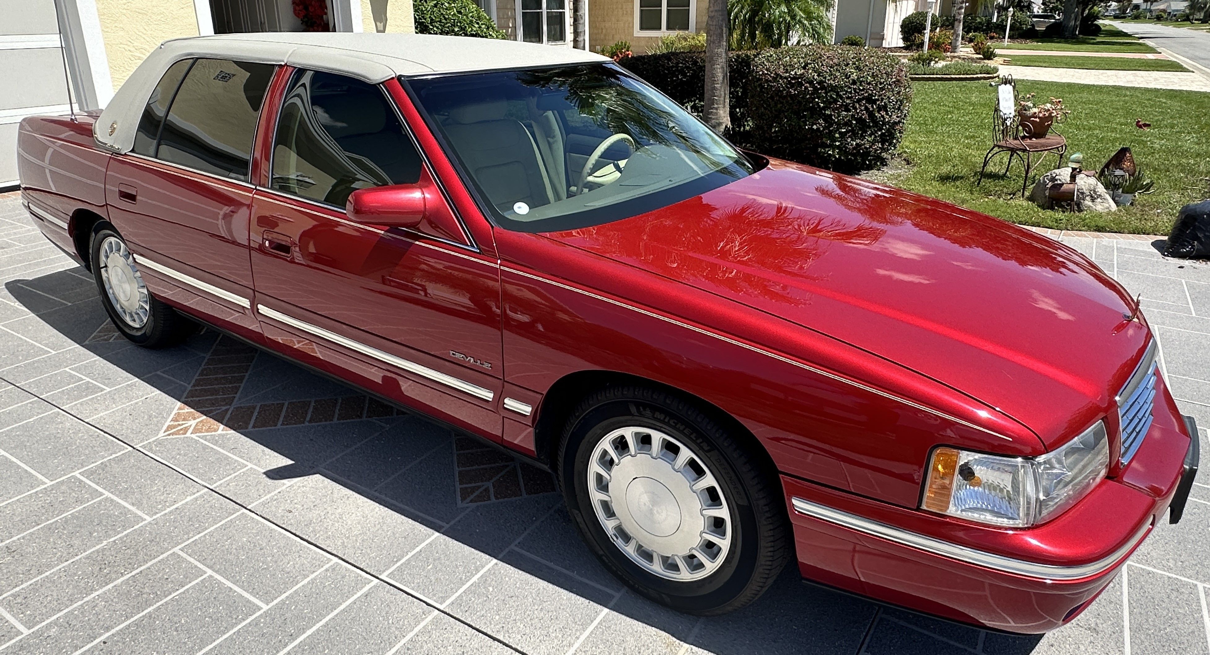 Used 1997 Cadillac De Ville Sedan FWD image 2