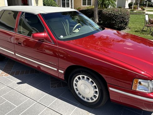 Used 1997 Cadillac De Ville Sedan image 1