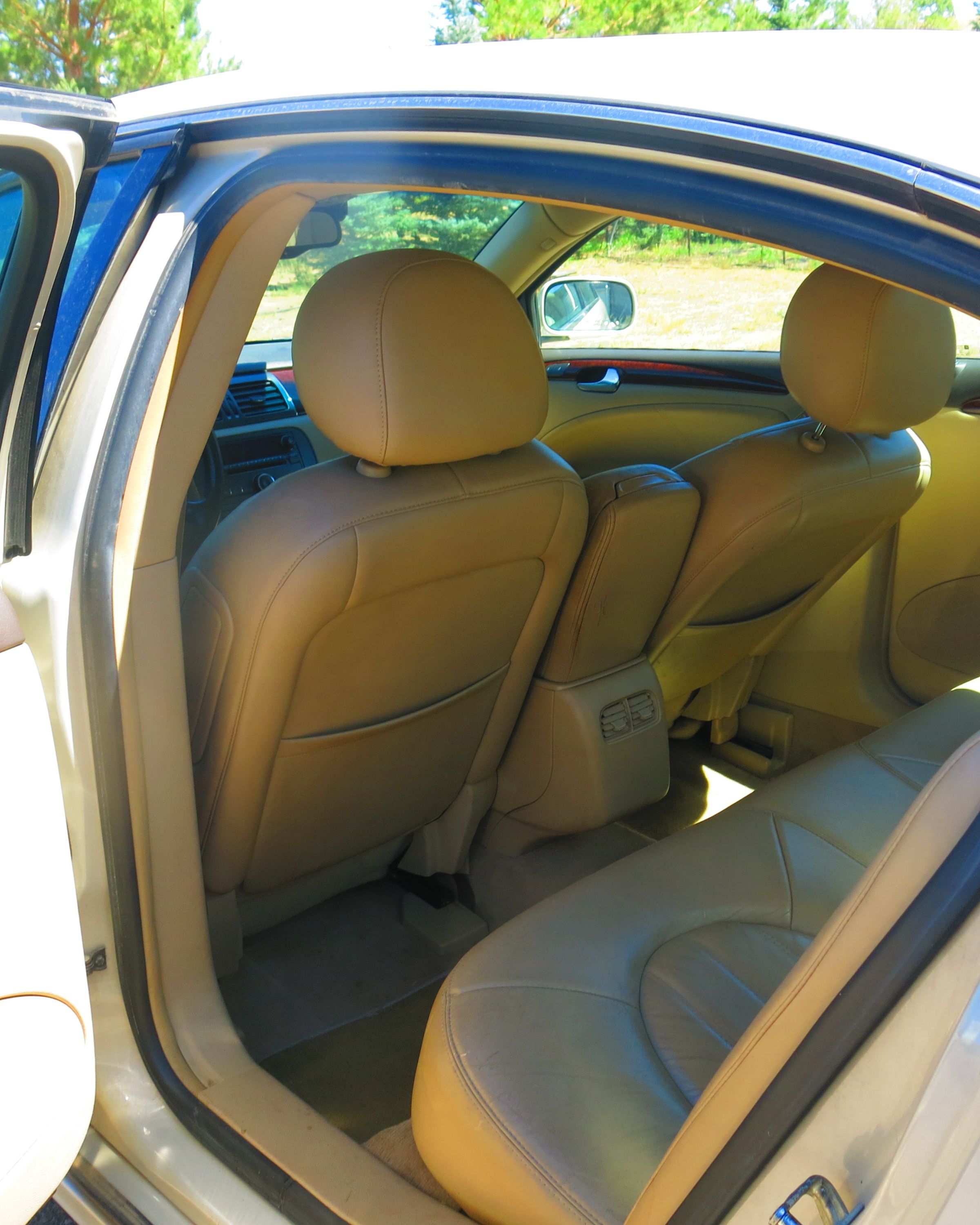 Used 2010 Buick Lucerne CXL FWD image 10