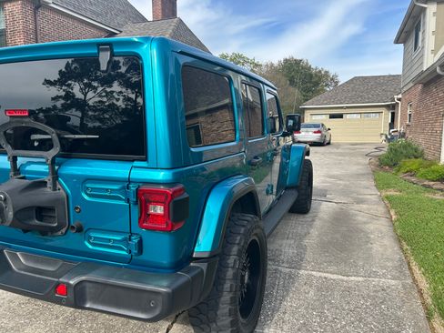 Used 2019 Jeep Wrangler Unlimited Sahara image 6