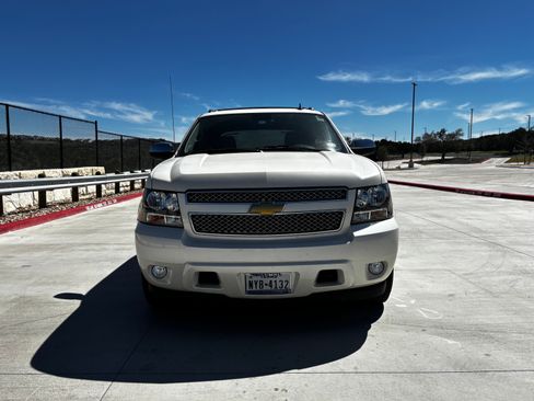 Used 2013 Chevrolet Avalanche LTZ image 4