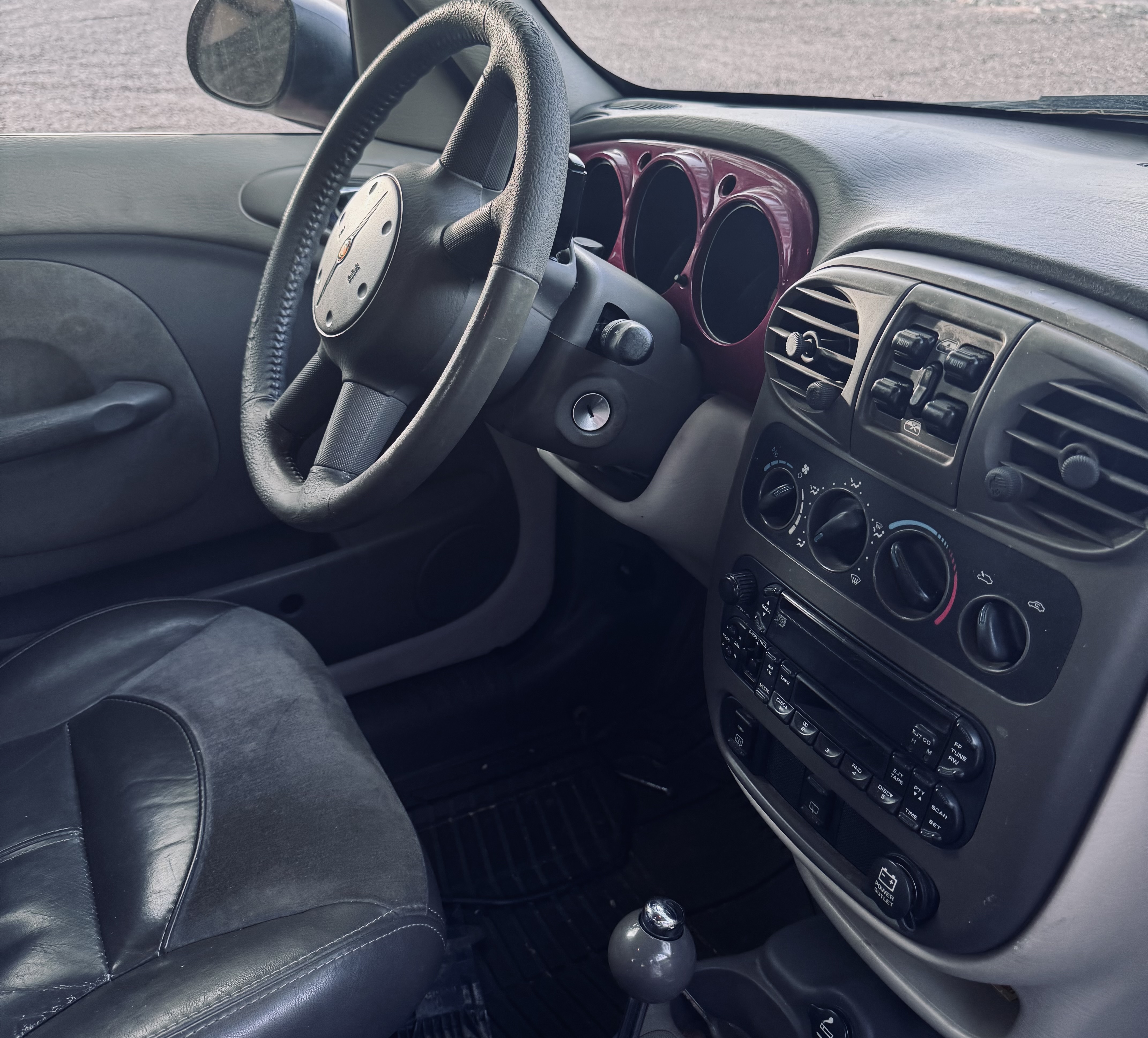 Used 2005 Chrysler PT Cruiser Limited FWD image 6