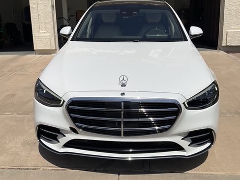 Used 2024 Mercedes-Benz S 580 4MATIC Sedan image 2