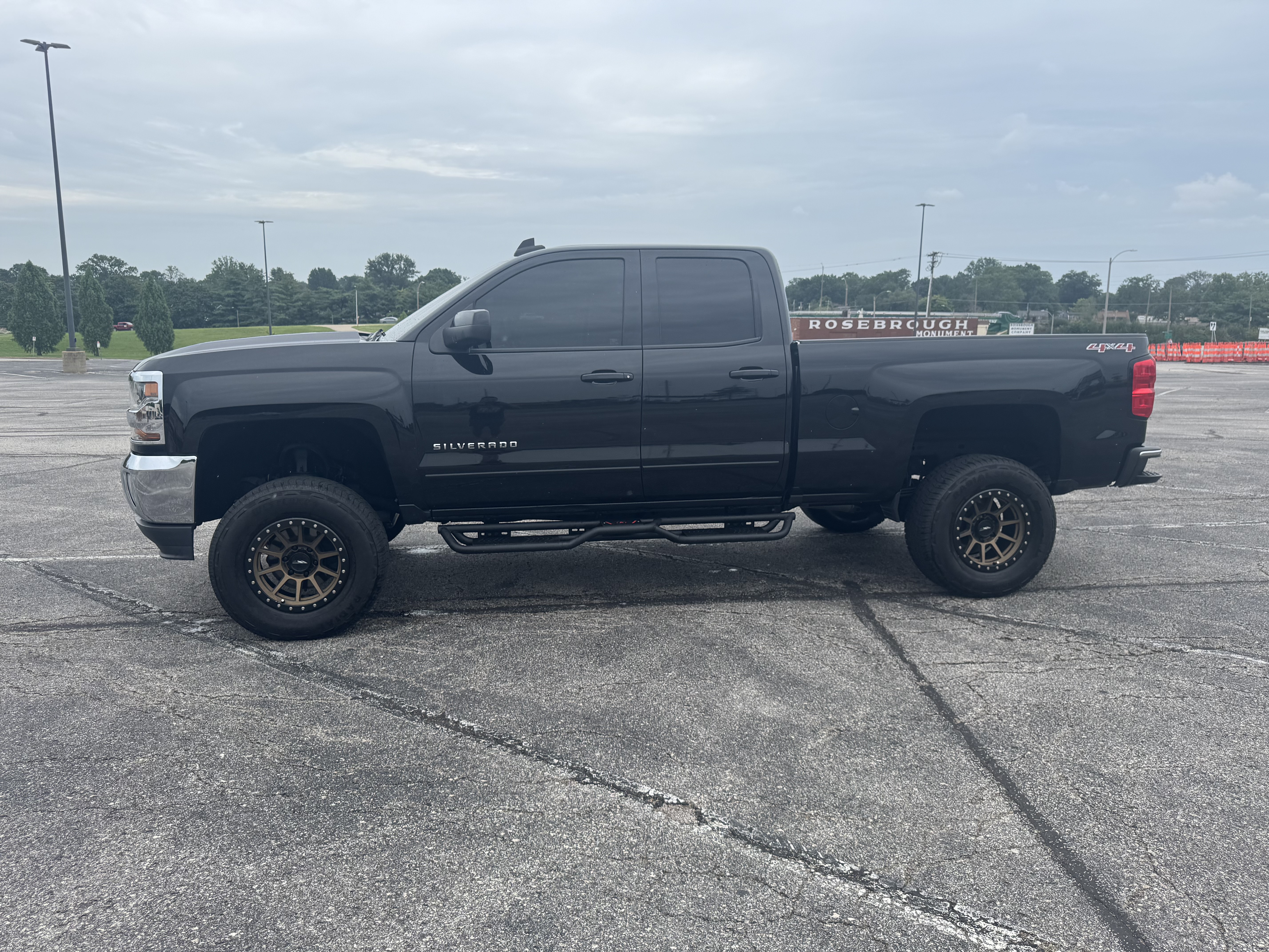 Used 2017 Chevrolet Silverado 1500 LT w/ All Star Edition AWD/4WD image 1