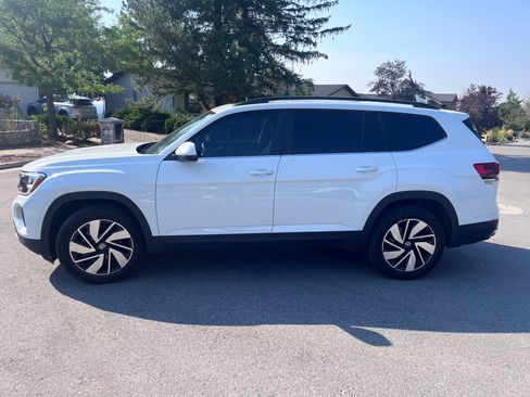 Used 2025 Volkswagen Atlas SE AWD/4WD image 4