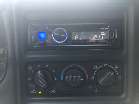 Used 2002 Chevrolet Silverado 1500 LS image 6